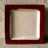 Cracked ceramic bowl or empty pocket