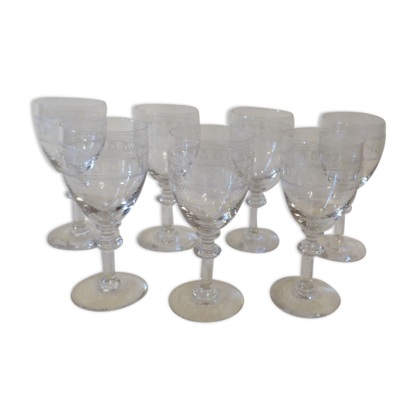 Suite de 7 verres à vin en cristal