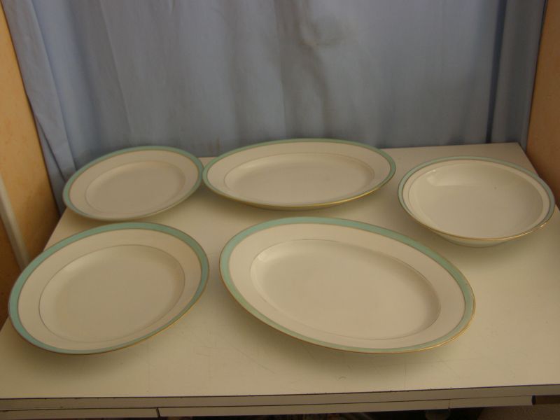 Former porcelain crockery service of Limoges "Ets Bourgeois Paris", 65 pieces
