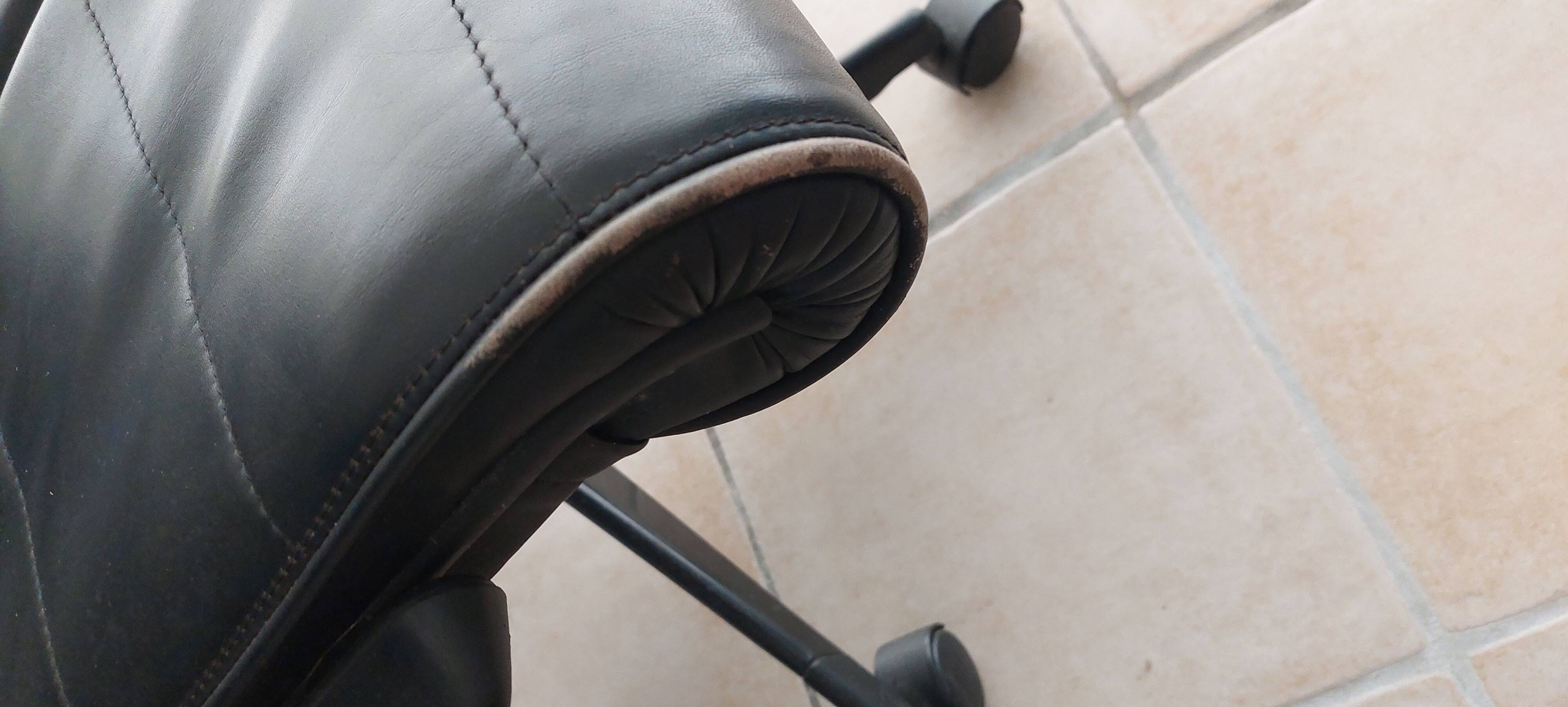 Knoll chairs by Richard Sapper