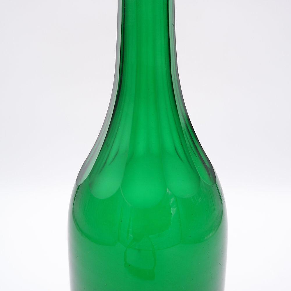 Green glass carafe from the 19th century - England, circa 1870.