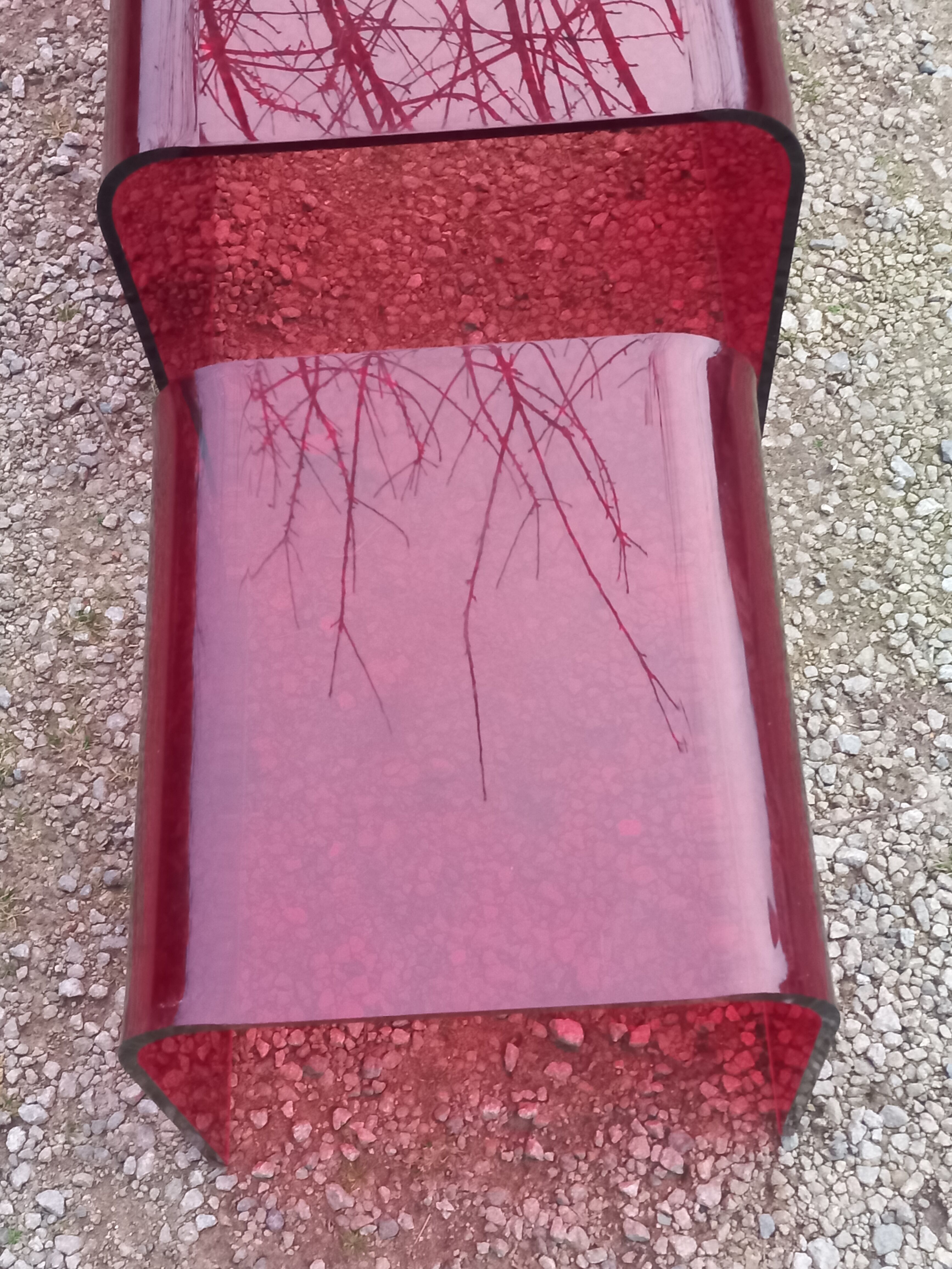 Set of 3 nesting tables in red plexiglass from the 70-80s