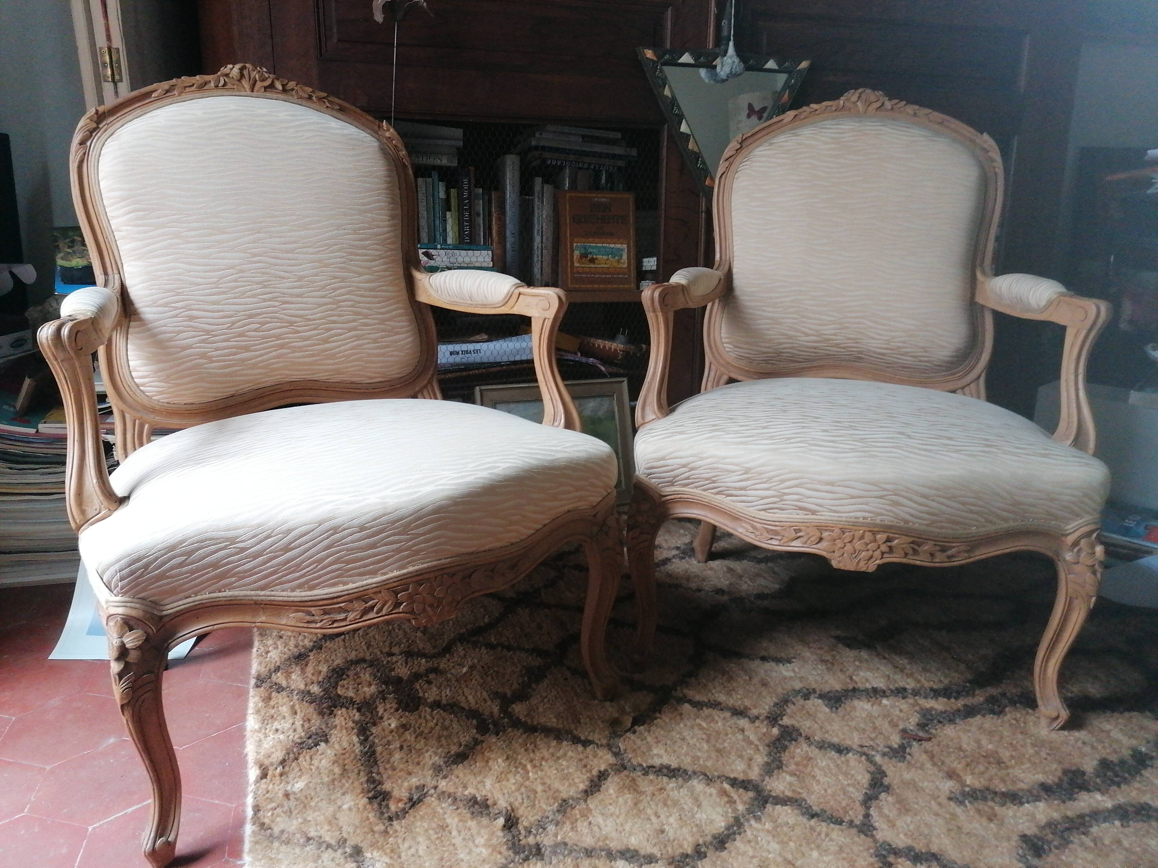 paire de fauteuils style Louis xv