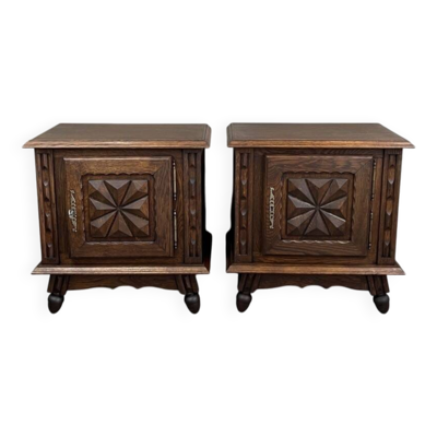 Paire de chevets en bois sculpté, Début XXe siècle