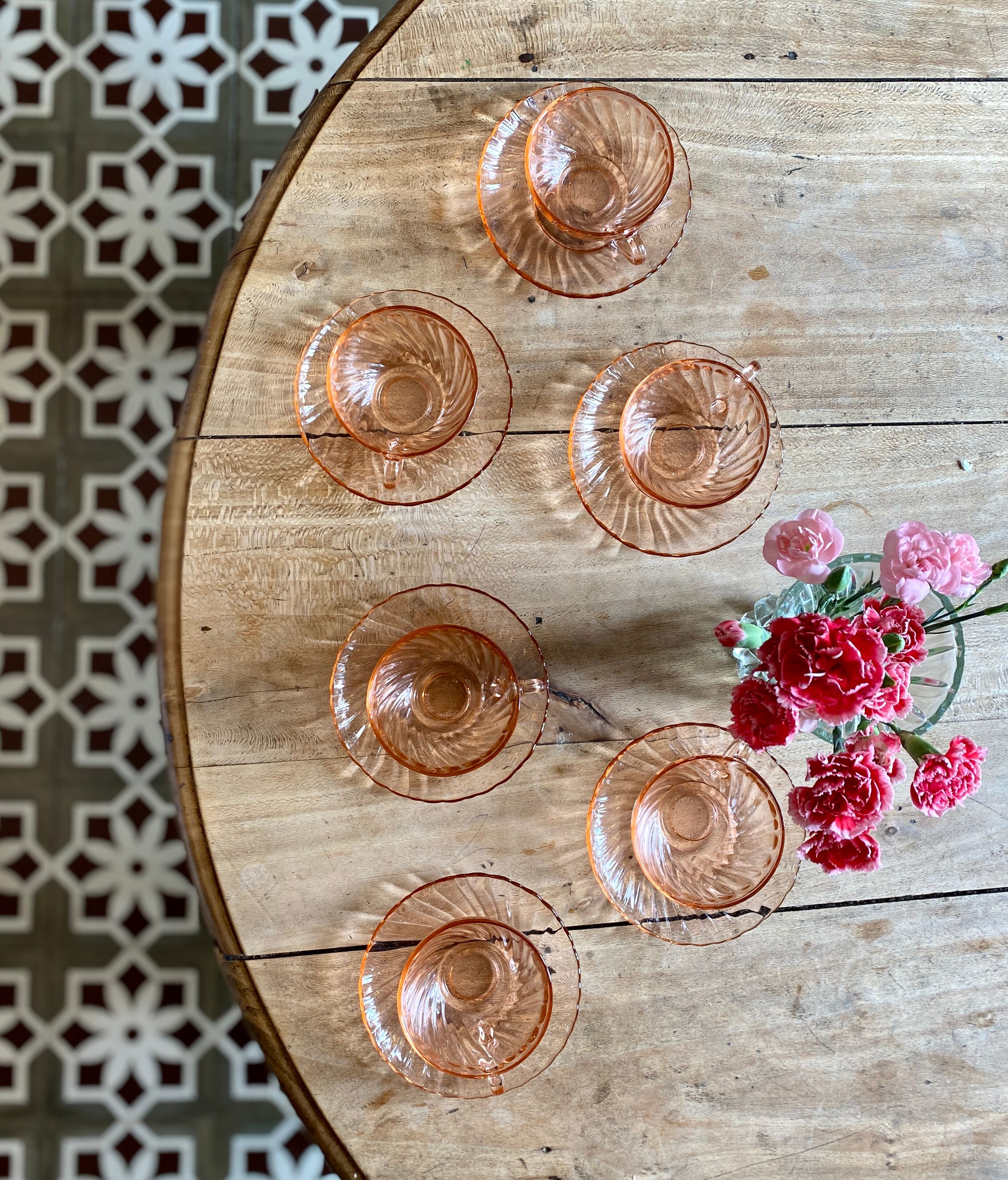 Set of 6 cups and vintage saucer in rosaline from Arcoroc