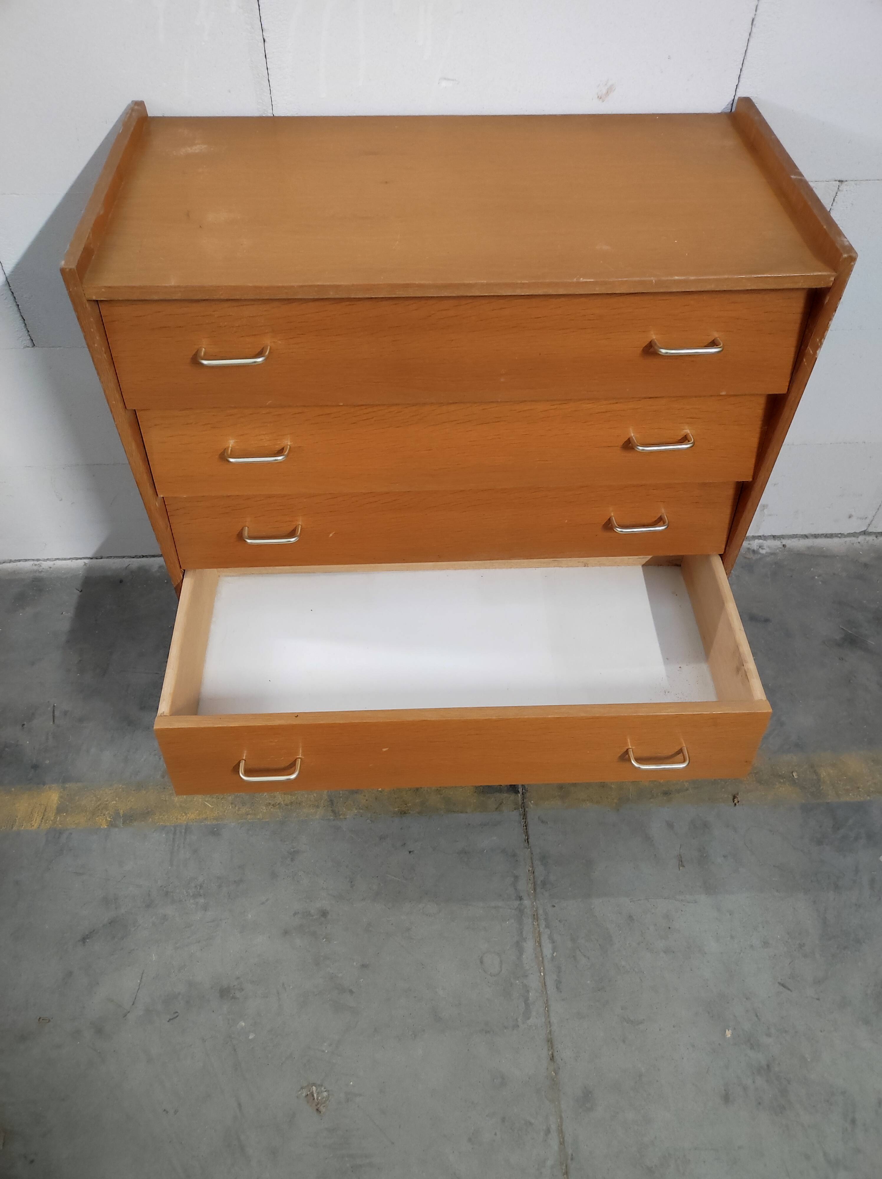 Commode vintage pieds fuseau