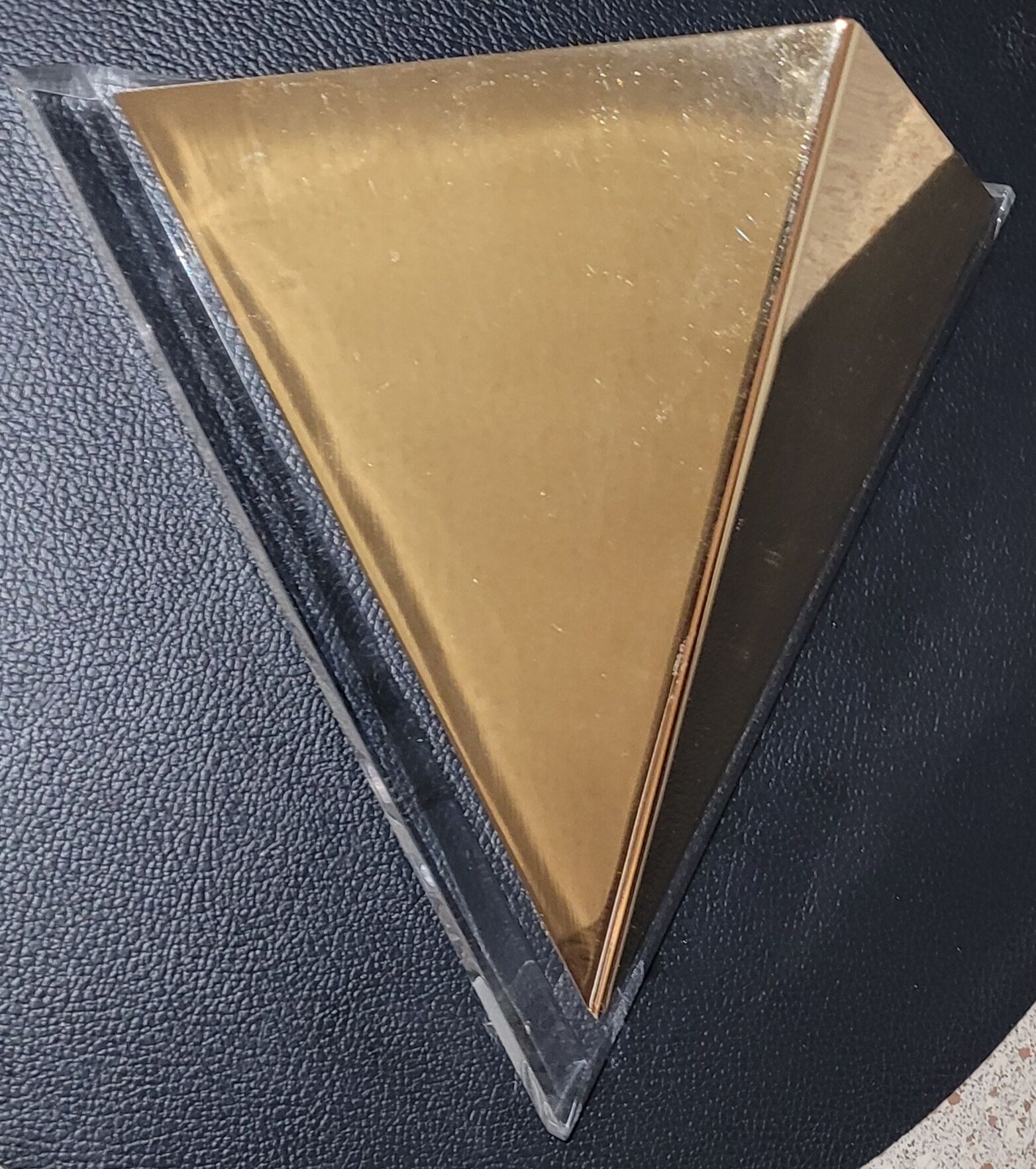 Art deco wall lamp in gilded metal and plexi