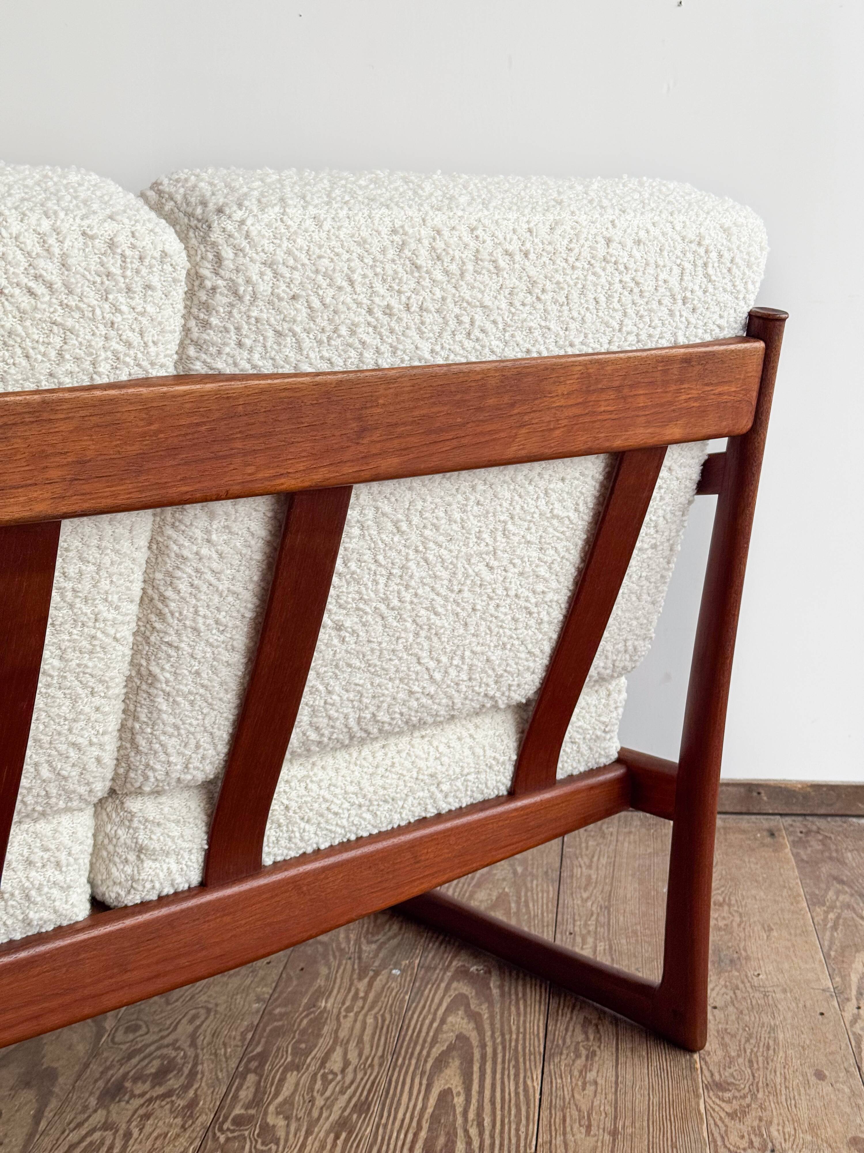 Canapé FD130/3 by Hvidt Mølgaard, Mid Century sofa in teak, Denmark