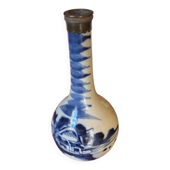 Petit vase en porcelaine bleu de hué