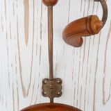 2 hooks in metal and wood