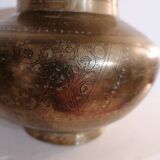 Pot à eau (vase) bénite antique en laiton d'Inde