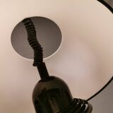 Lampe suspendue, en plastique blanc laiteux avec dessus/suspension noir, probablement danoise.