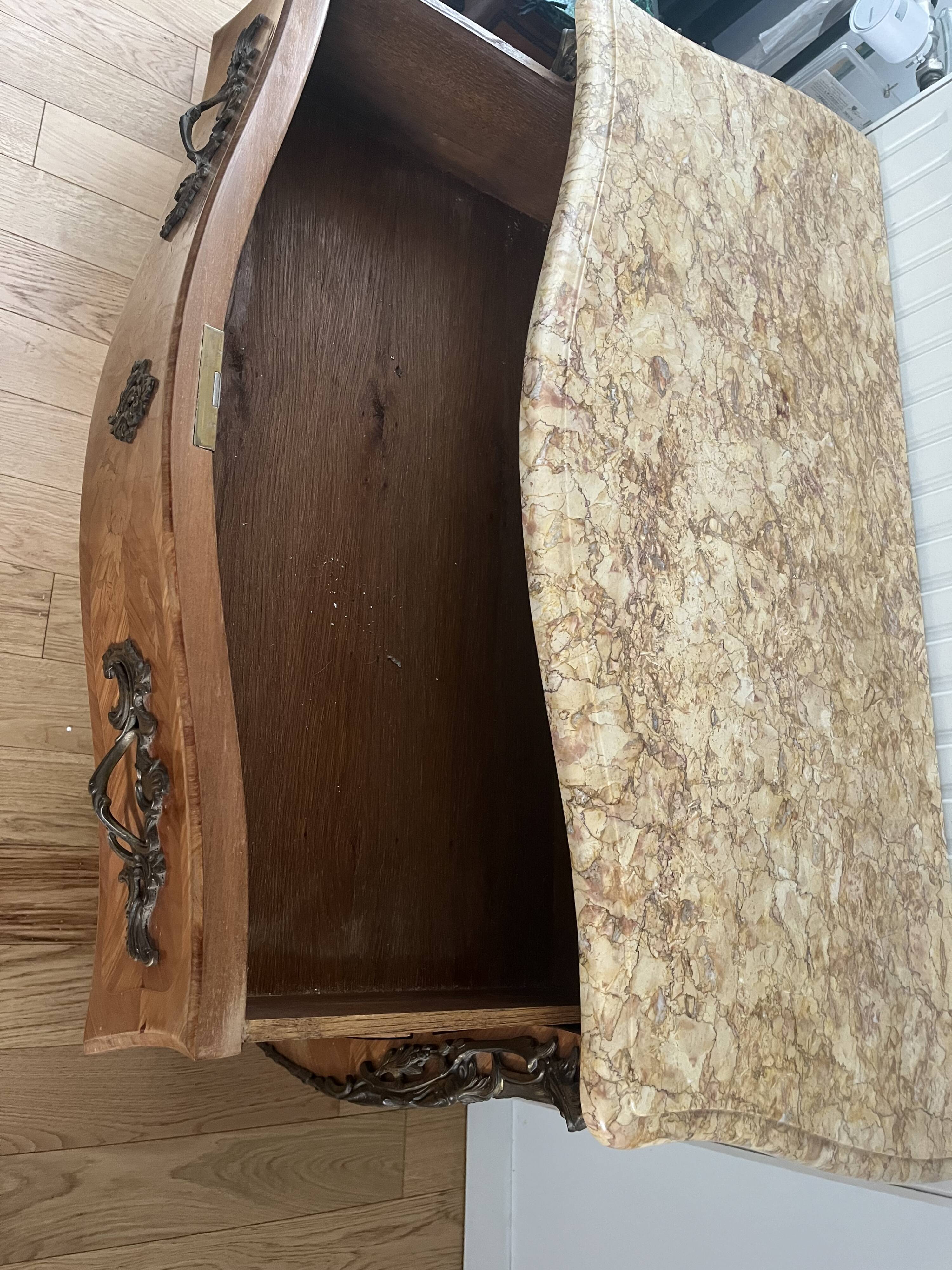 Louis XV style chest of drawers - 19th century