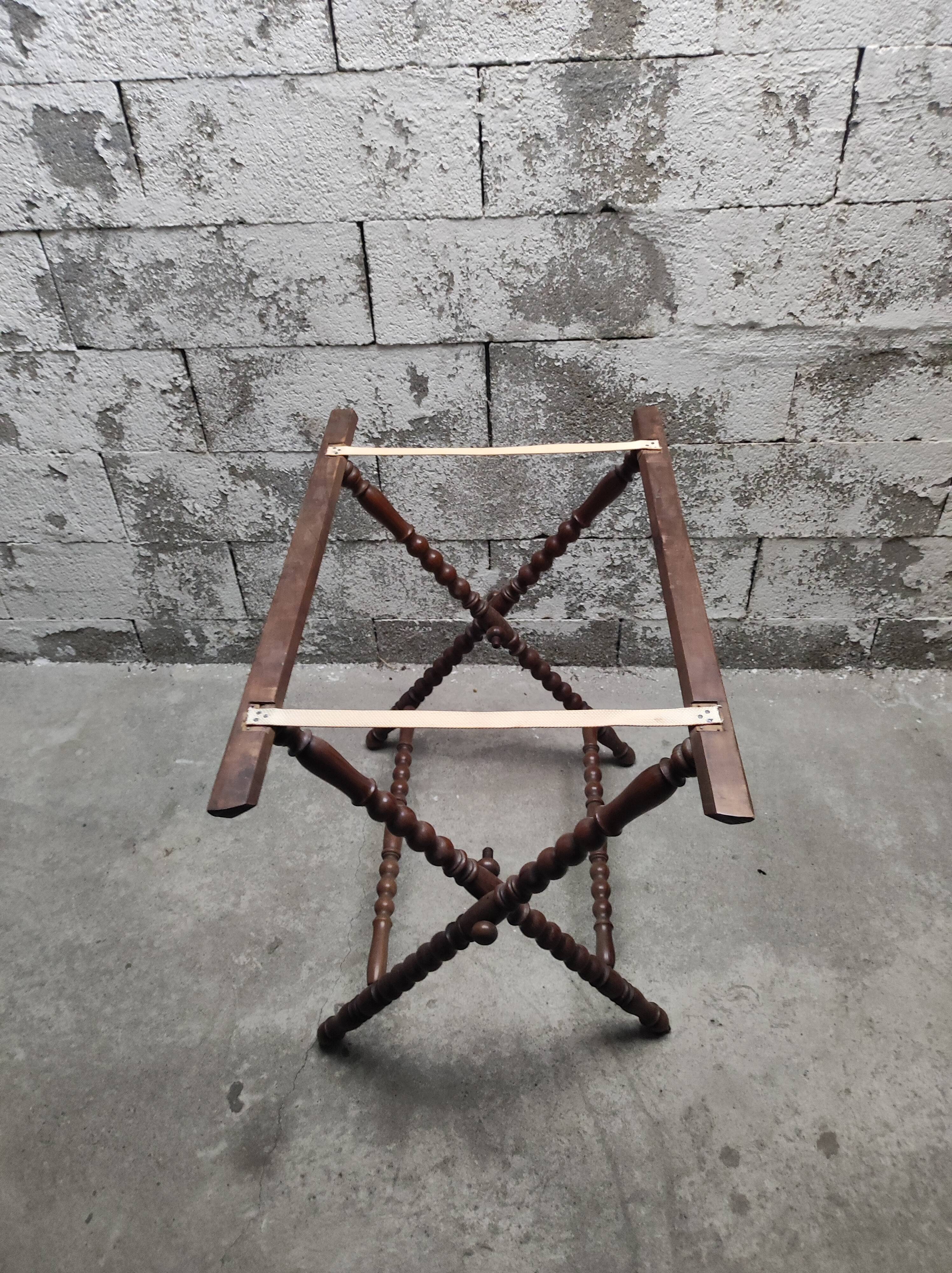 Folding table with floral marquetry