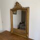 Miroir doré fin 19ème avec fronton décoré 110x75
