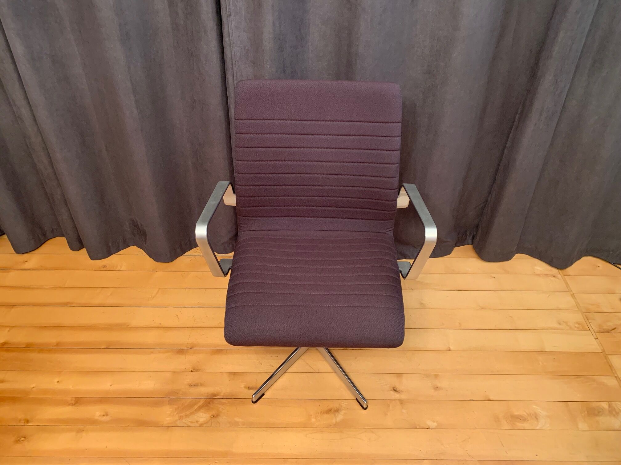 Oxford armchair by Arne Jacobsen, Fritz Hansen, Denmark.