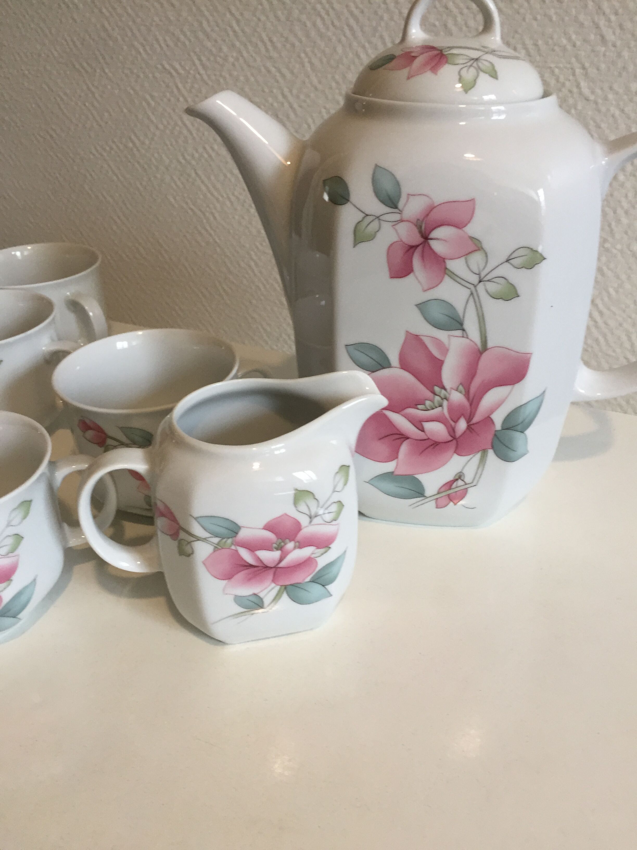 Porcelain tea or coffee service