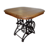Table en bois naturel et piètement fonte ancien