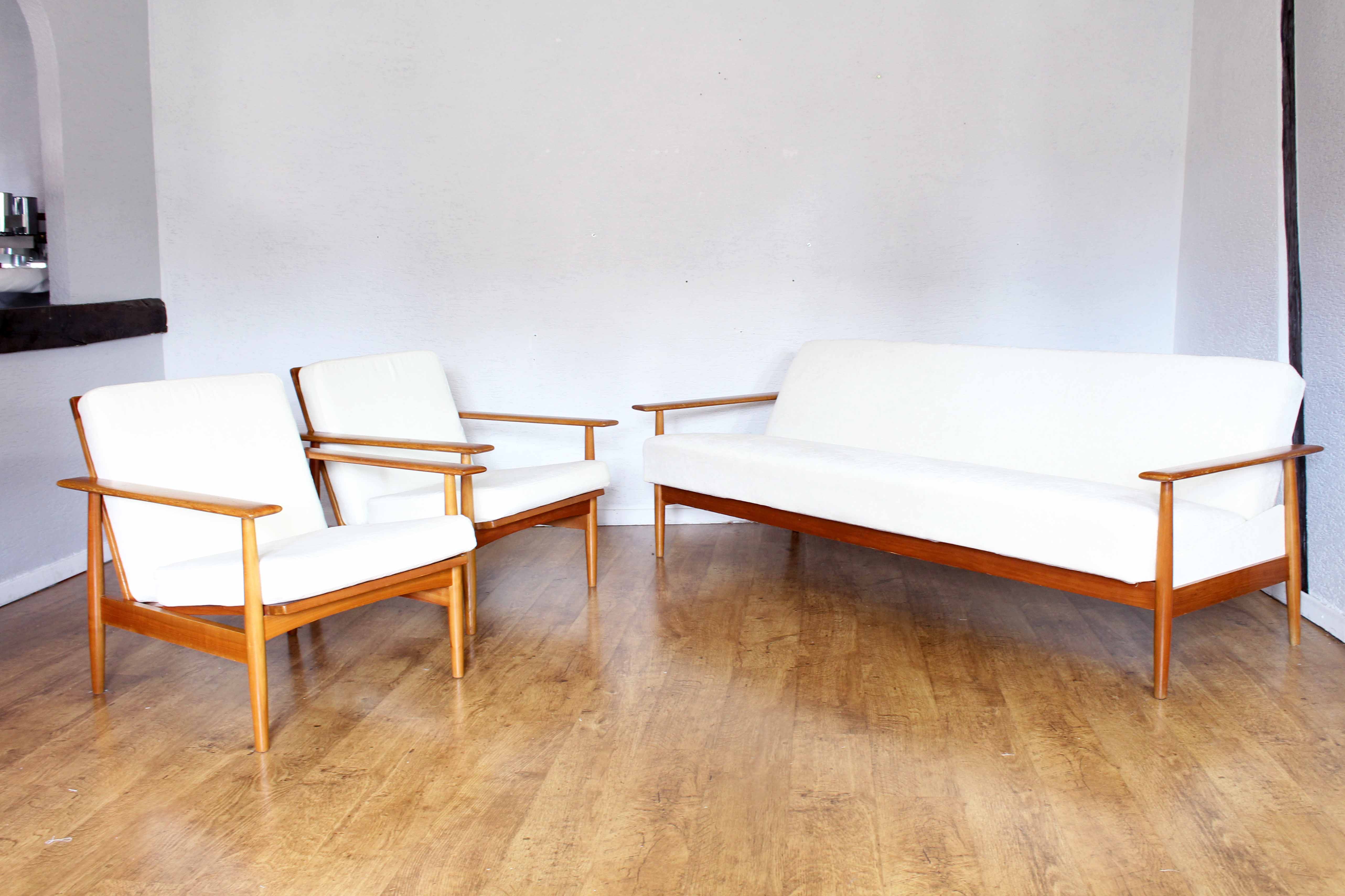 Daybad sofa and 2 Scandinavian armchairs