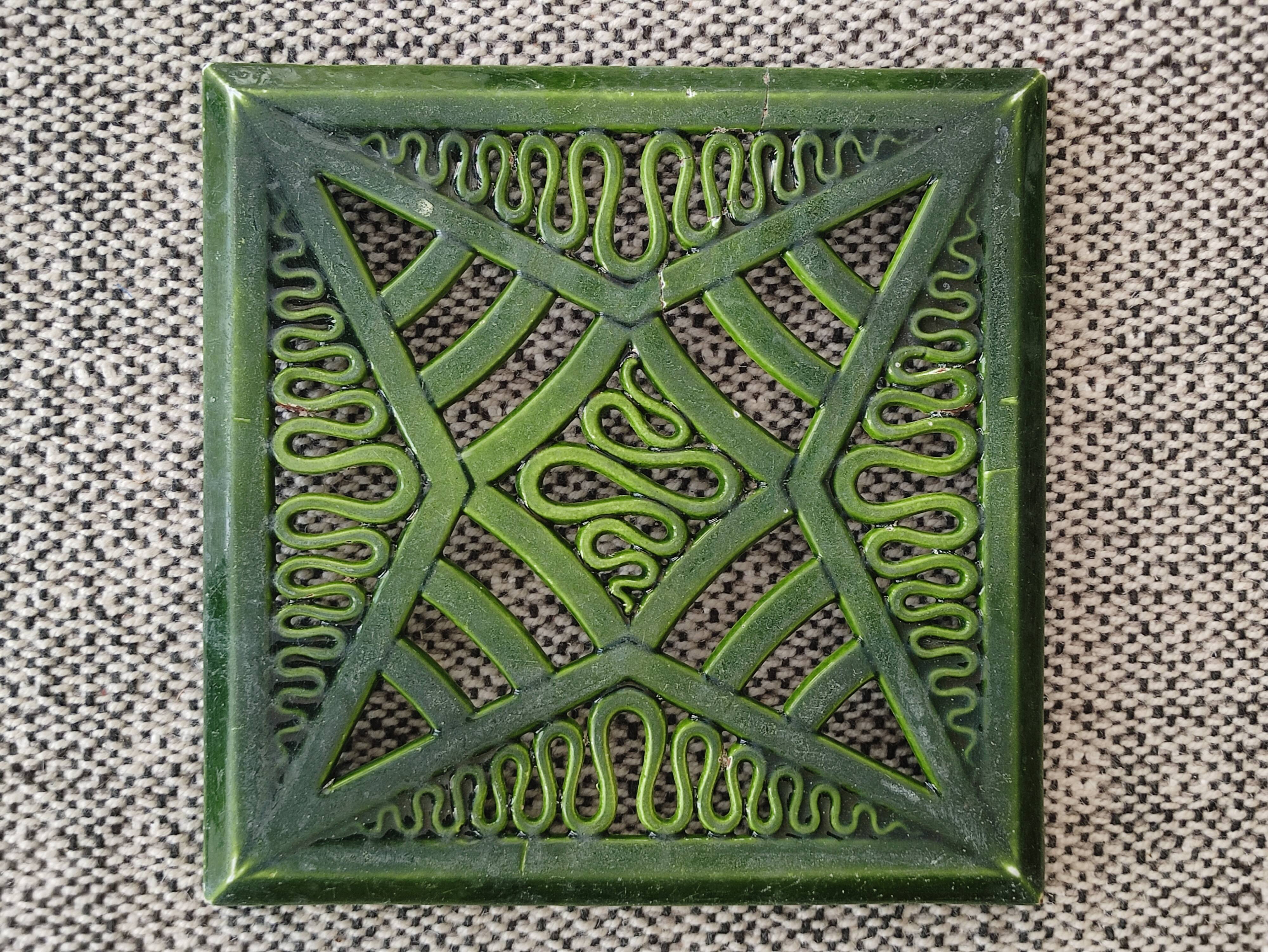 Green enamelled cast iron underside