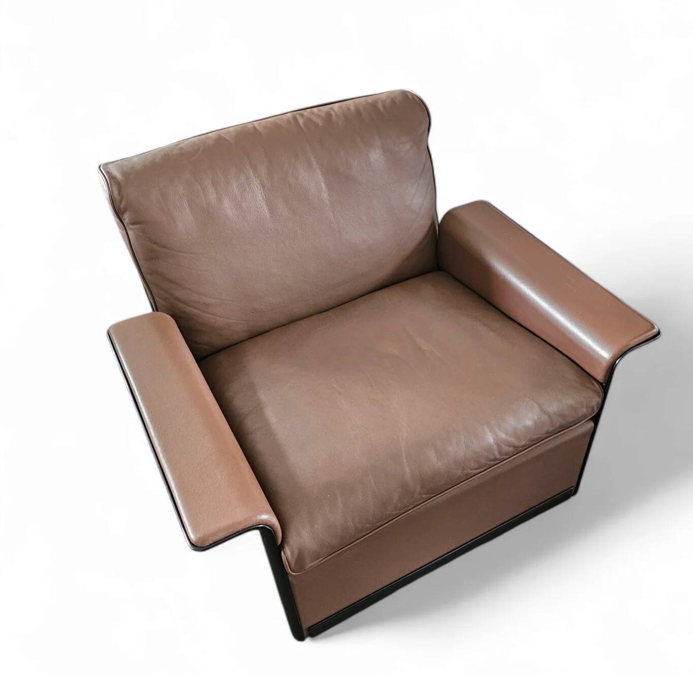 2 x Black shell & brown leather 620 chair programme lounge chair by Dieter Rams for Vitsoe, 1980s, top condition