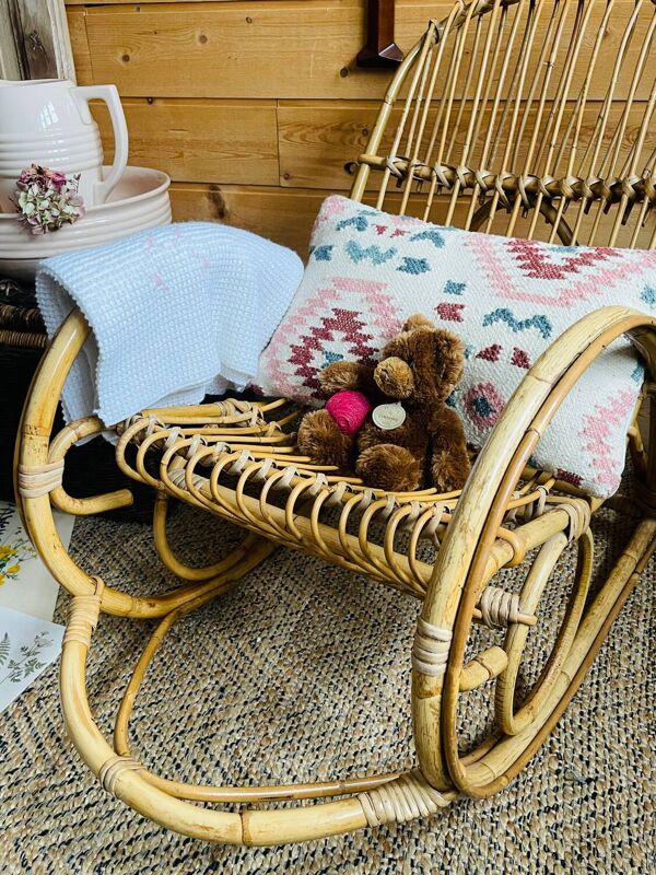 Rocking-chair en rotin pour enfant