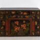 Coffre en bois ancien avec illustrations de fleurs de lotus (Chine, vers 1900)