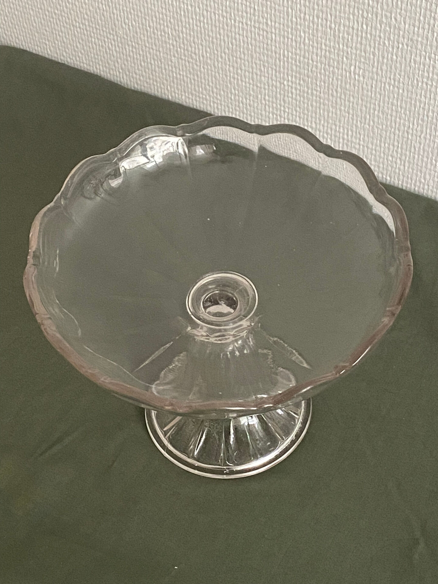 Glass fruit bowl