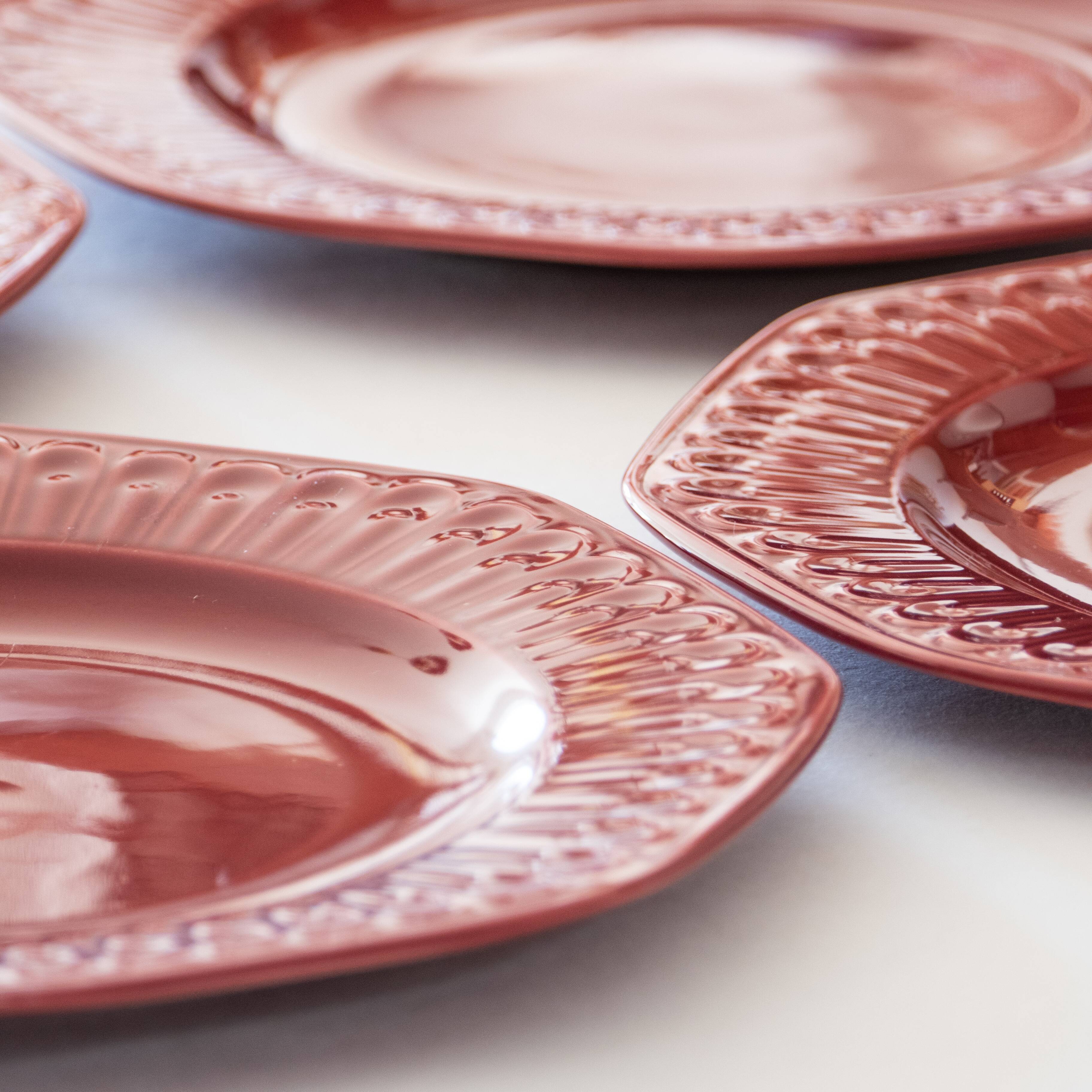 4 flat plates red ruby relief Art Decoo