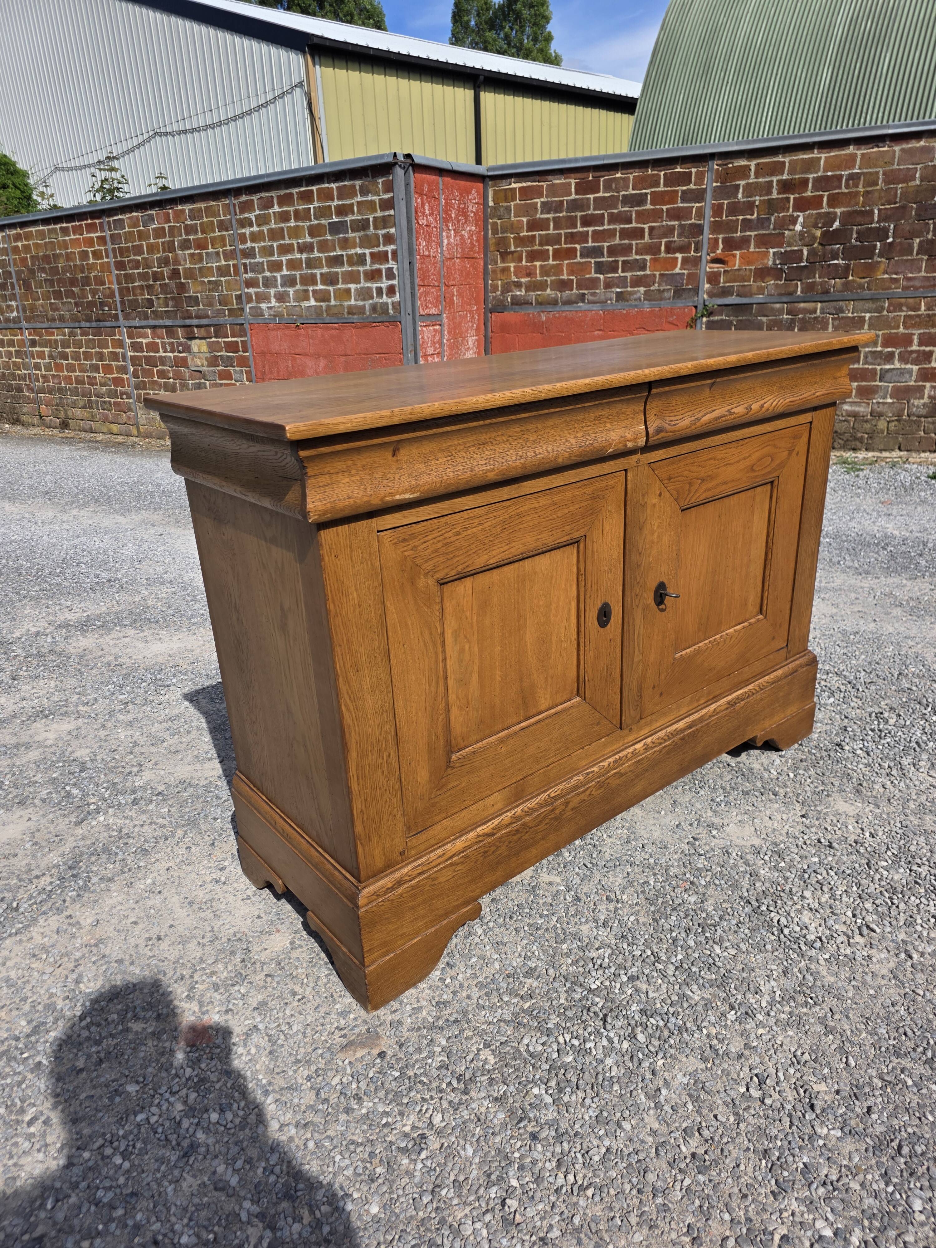 Louis Philippe buffet in solid oak.