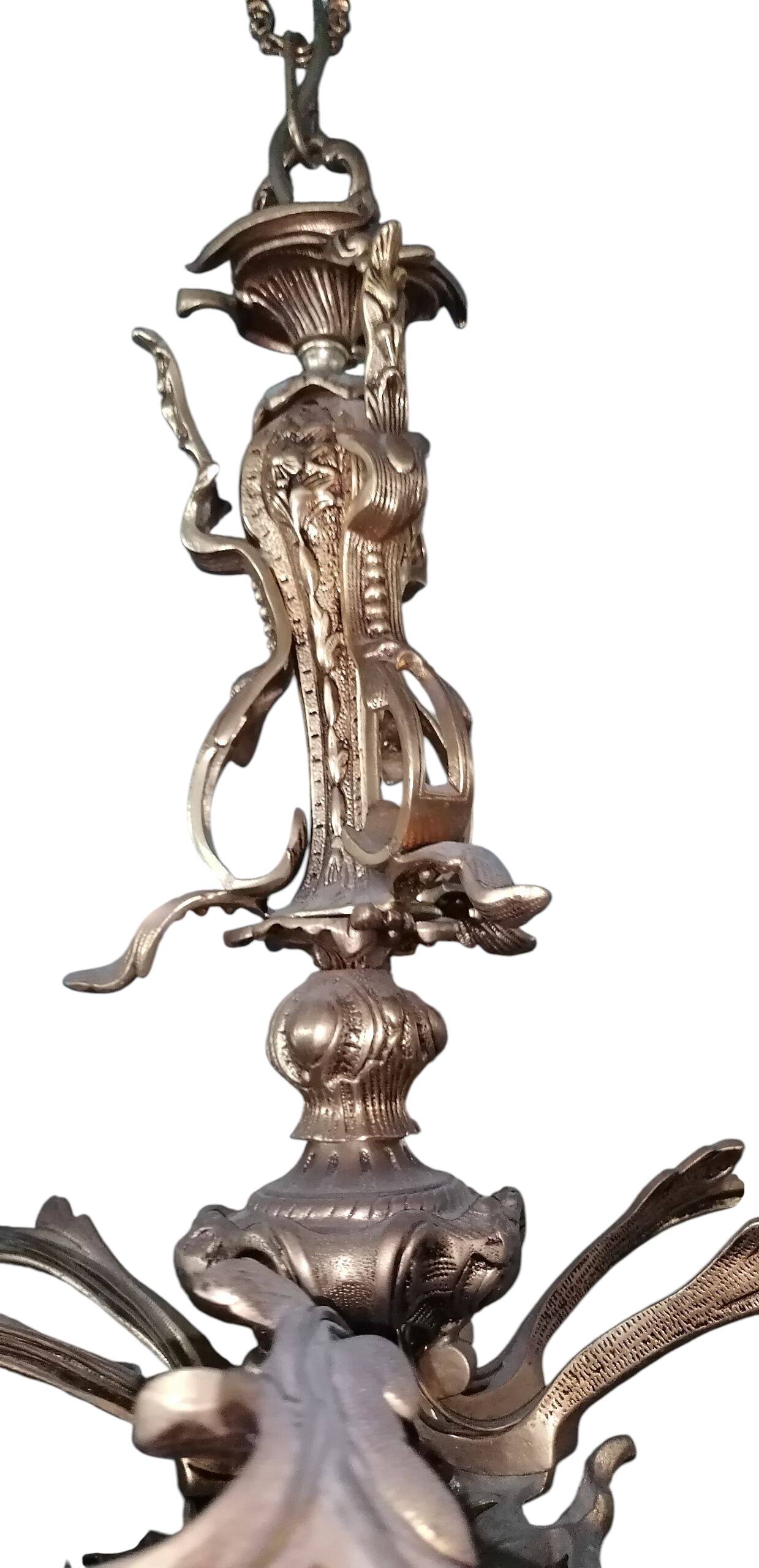 Lampadario in bronzo a 12 luci in stile Luigi XVI