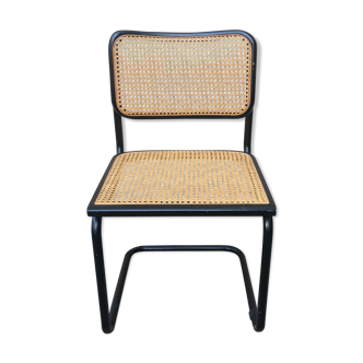 Chaise B32 noire de Marcel Breuer