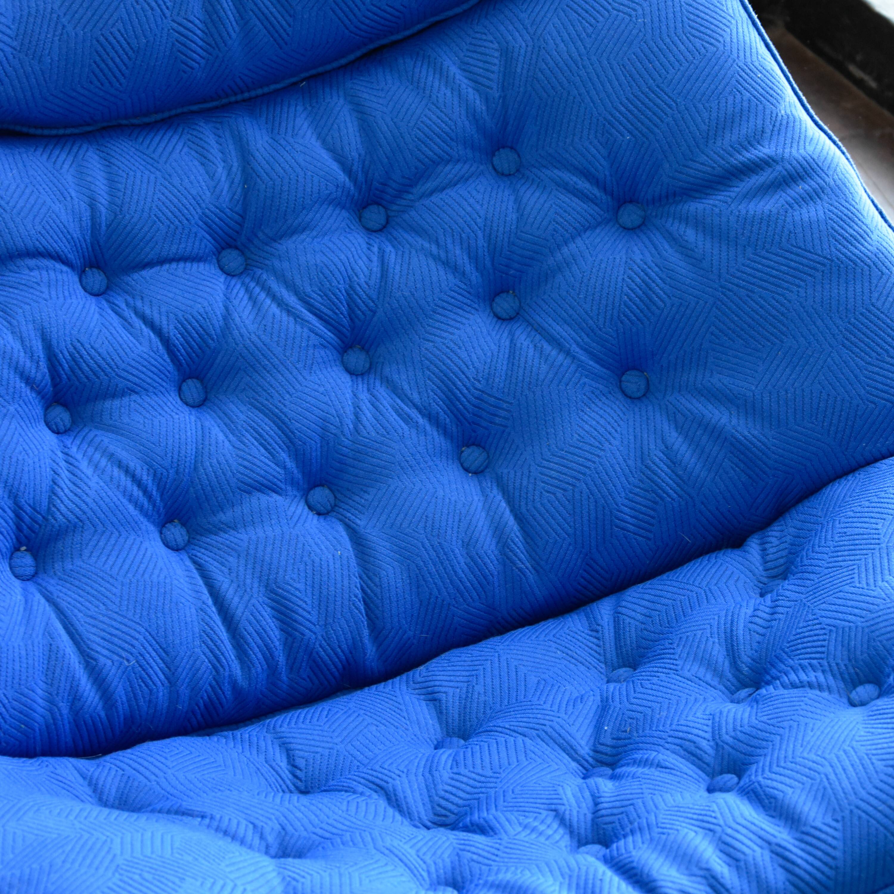 Artifort F588 chair