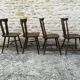 Chaises de bistrot dépareillées