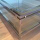 Table basse à double plateau en chrome et laiton