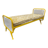 Lit Tolix vintage Xavier Pauchard– acier perforé – jaune soleil – 1950