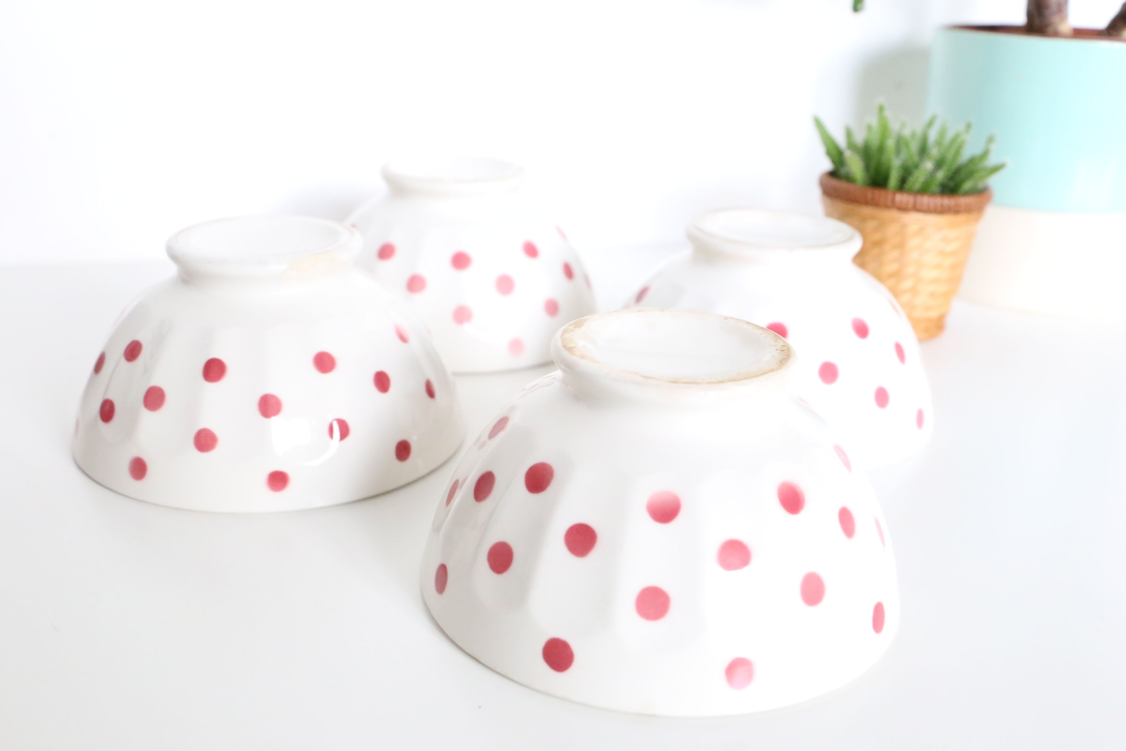 Set de 4 bols anciens à pois roses
