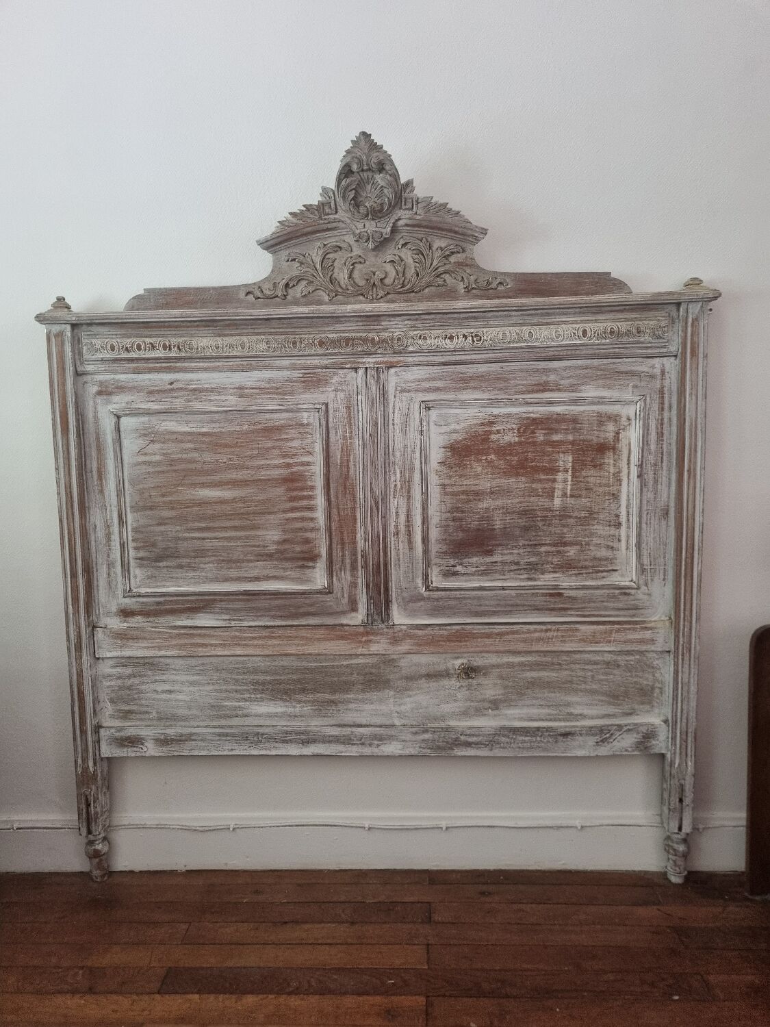 Headboard in ceruse wood