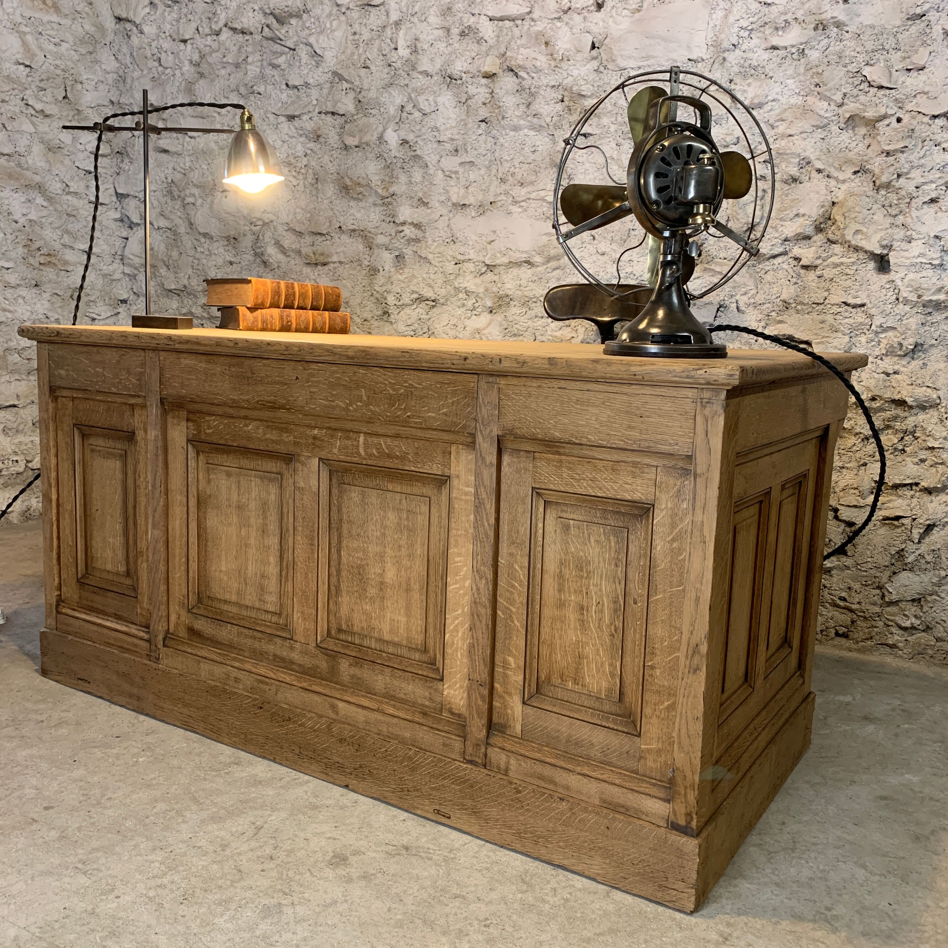 Former oak desk of the BNF