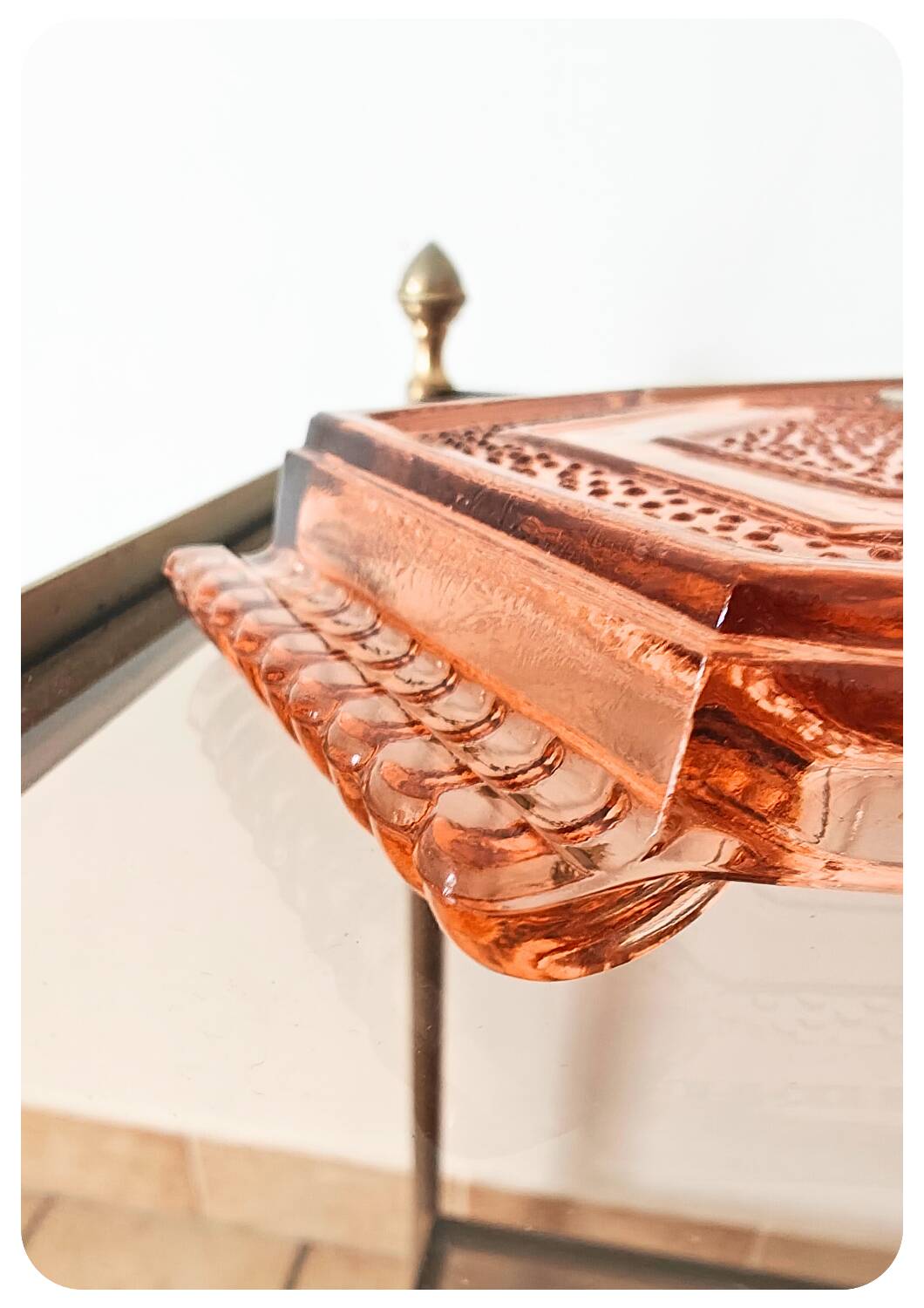 Plateau en verre rose Art Déco