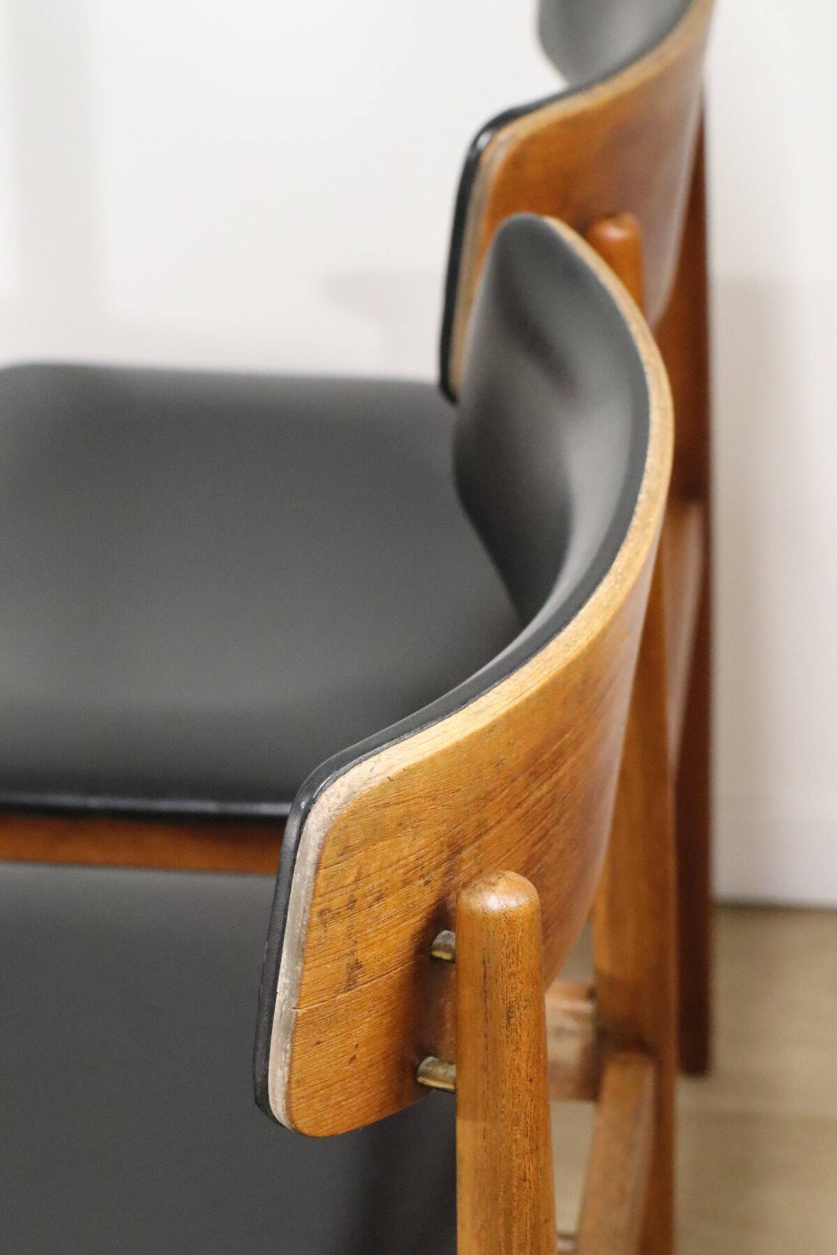 Set of 4 Scandinavian chairs in teak and black faux leather – 1960s