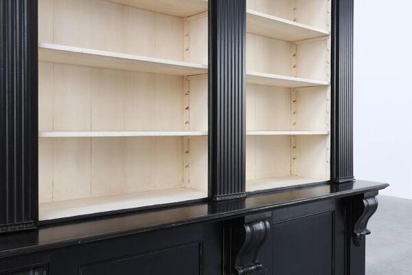 Bibliothèque haute noire du 20e siècle en MDF, Royaume-Uni