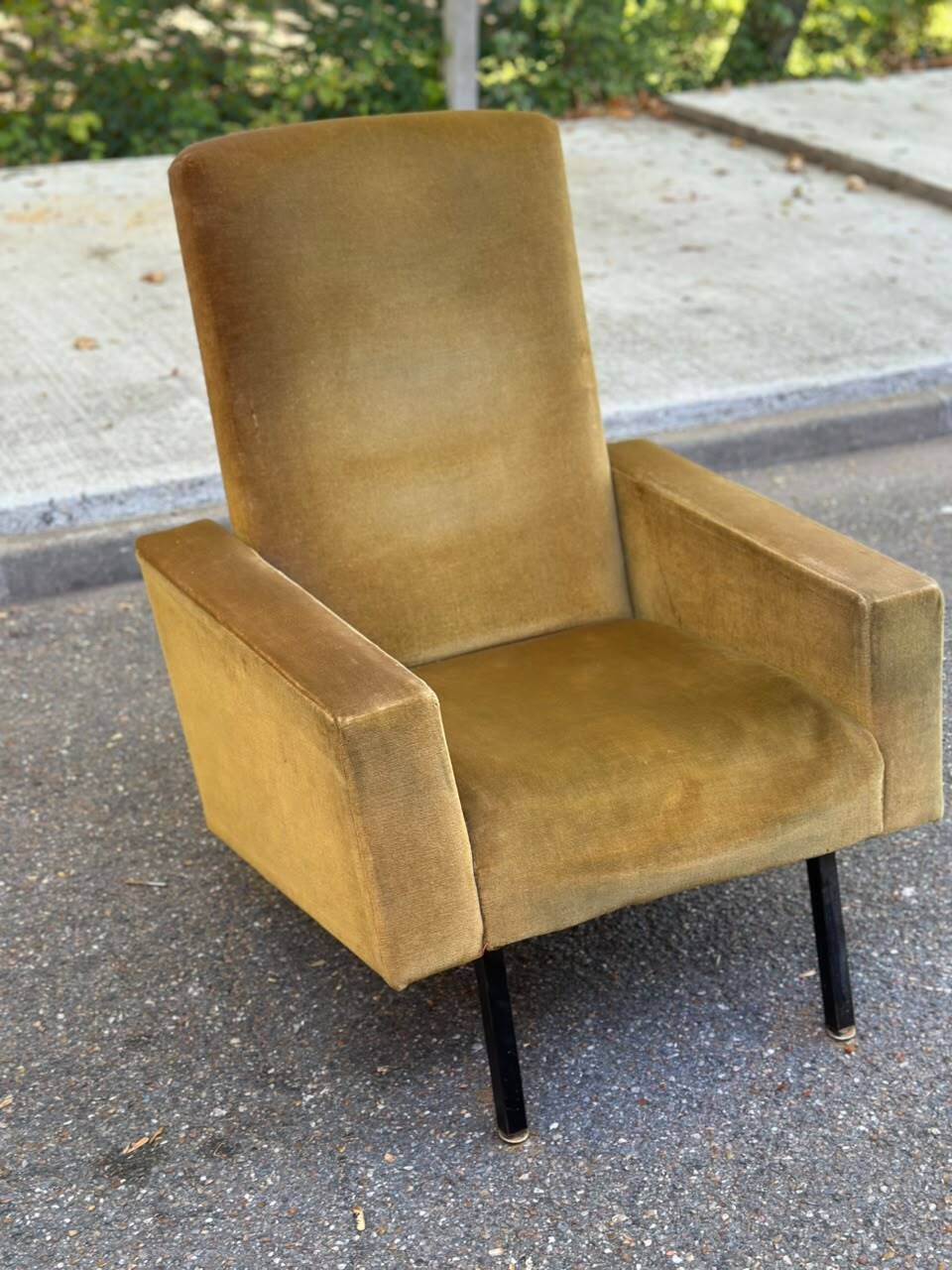Mid-Century mustard velvet armchair from the 60s with black metal legs.