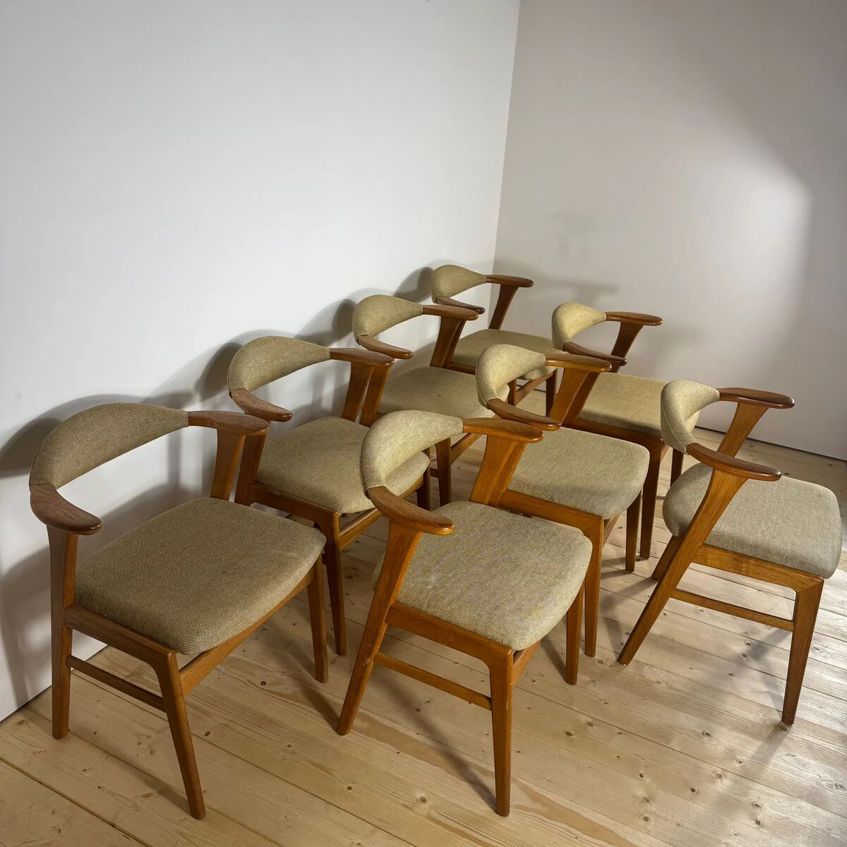Set of 8 Erik Kirkegaard chairs for Høng Stolefabrik – vintage Scandinavian design