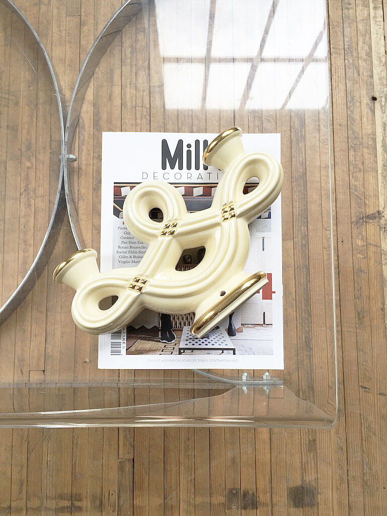 Former candlestick in white ceramic