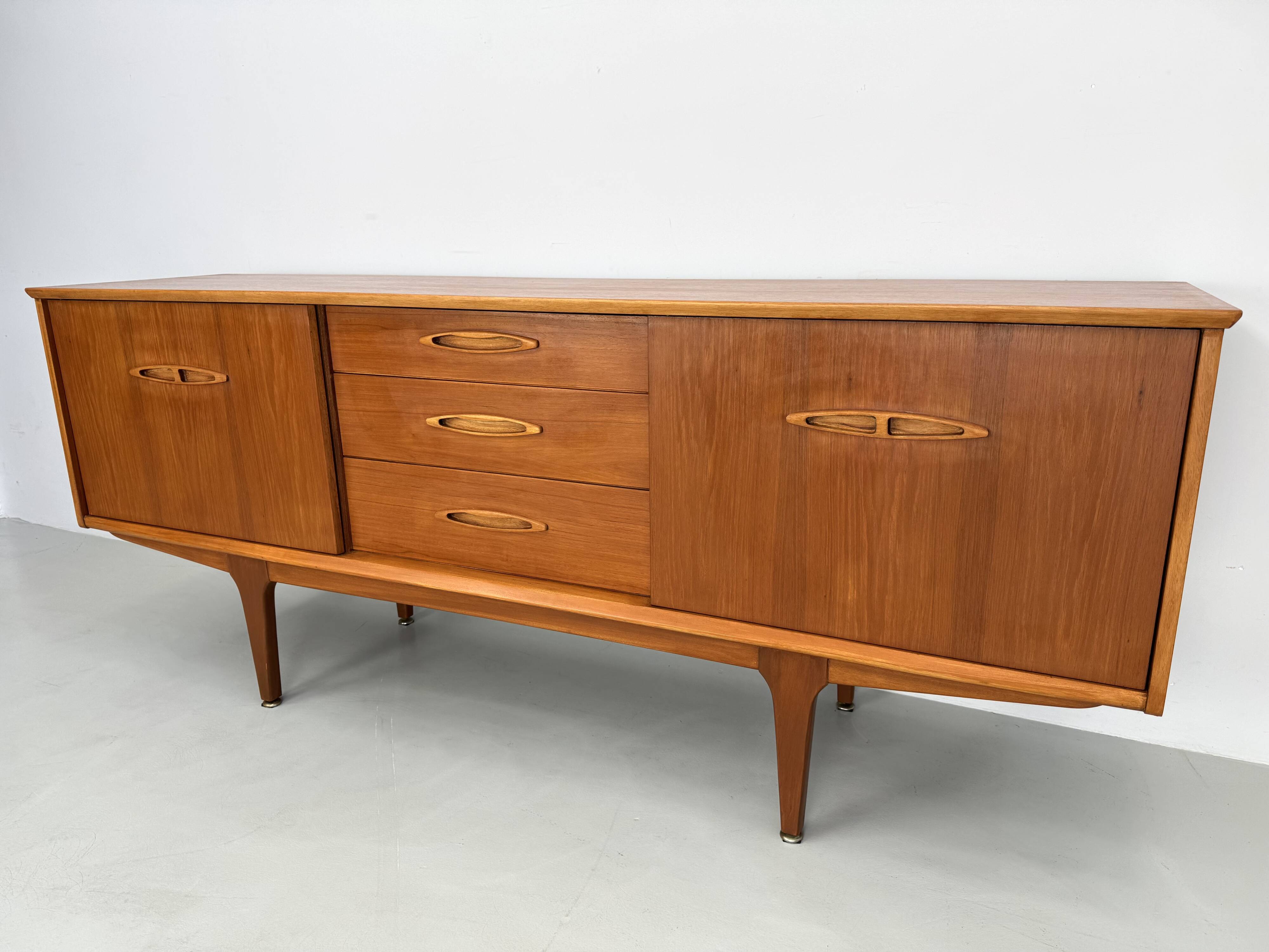 Buffet vintage de Jentique des années 60.
