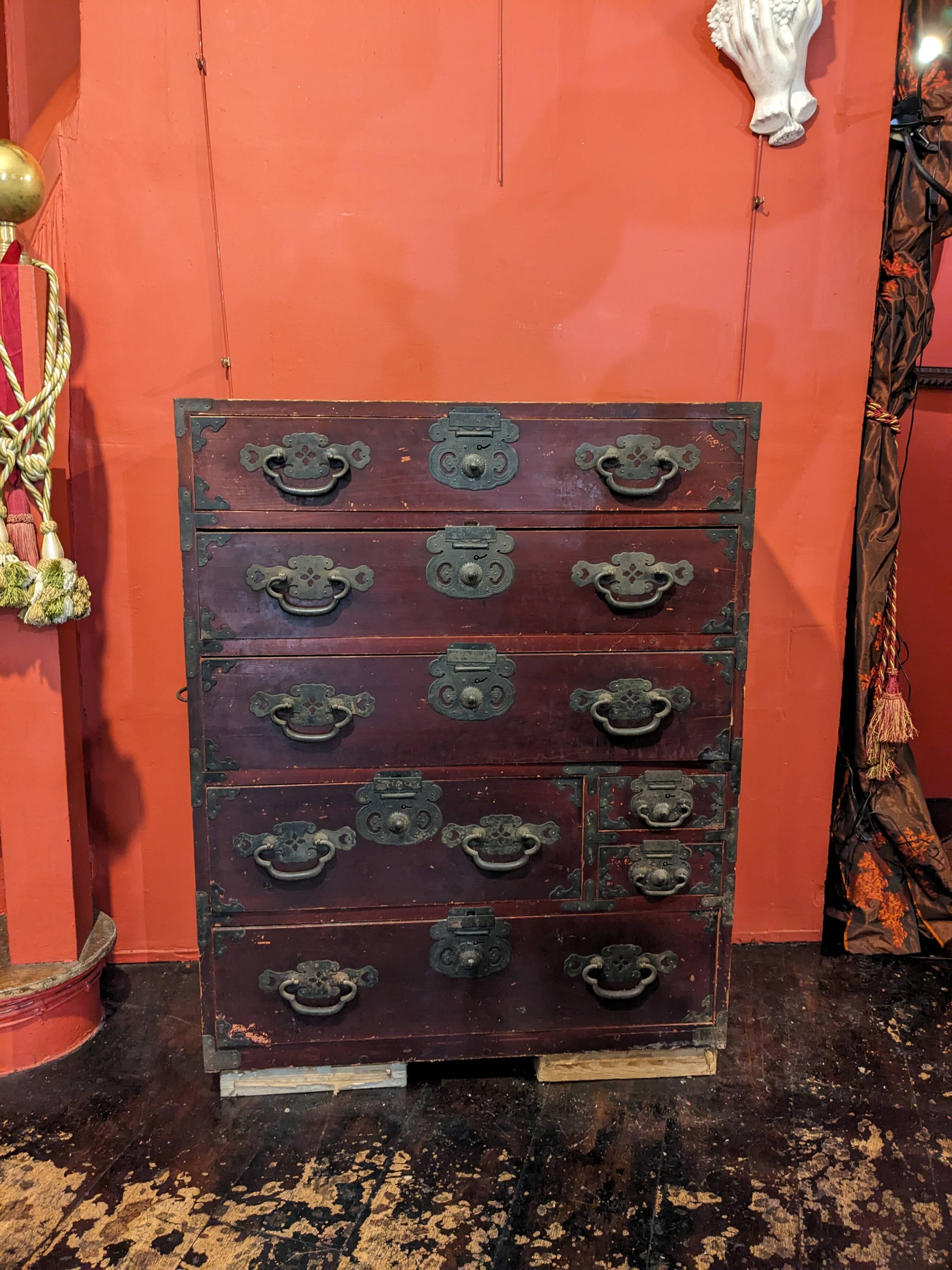 Commode japonaise (tansu) Japon, période Meiji circa 1860 -1900