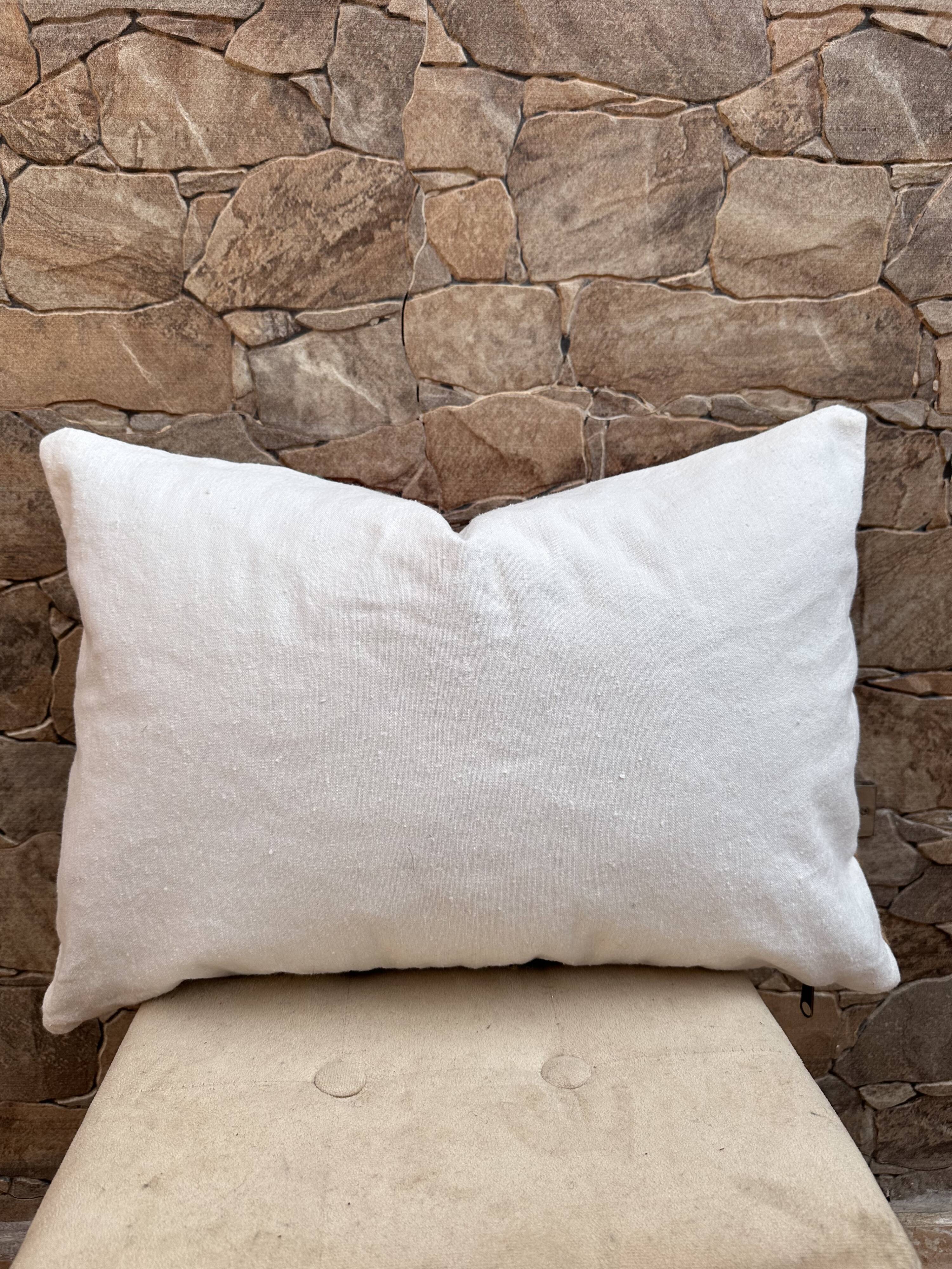 Handmade Moroccan Kilim cushion cover: Bohemian decorative cushion