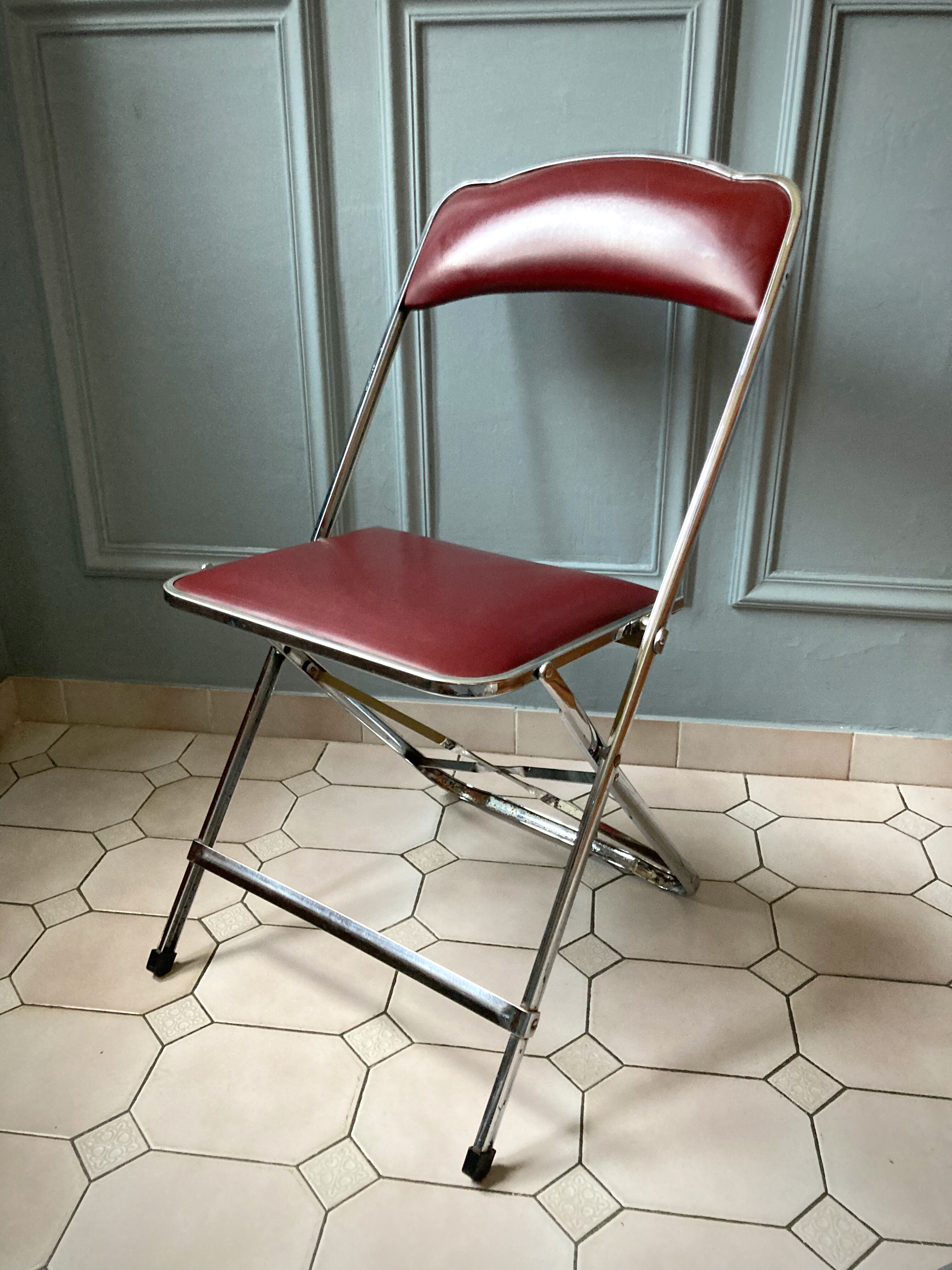 4 vintage folding chairs in chrome