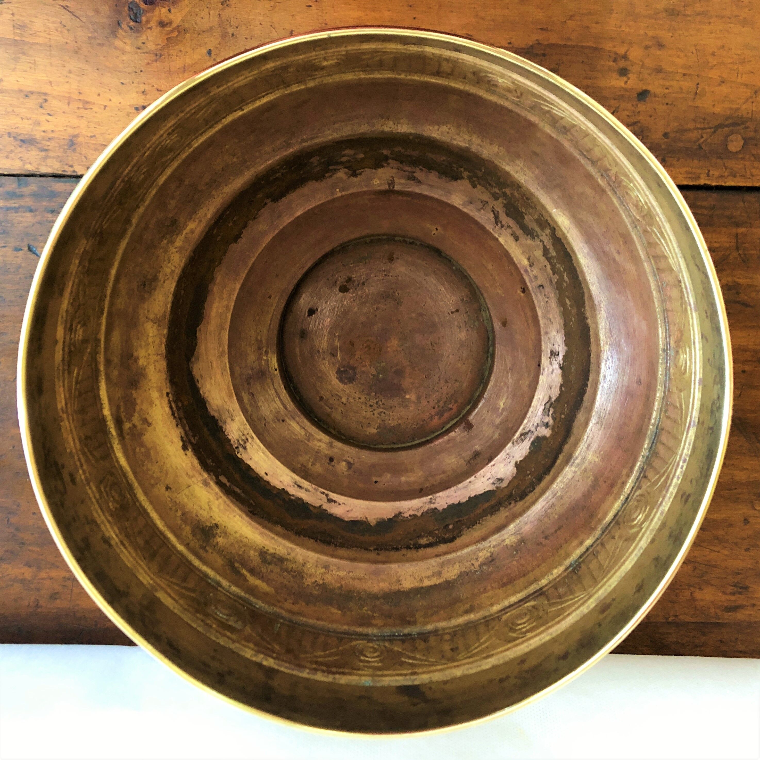 Large pot cover golden brass repelled